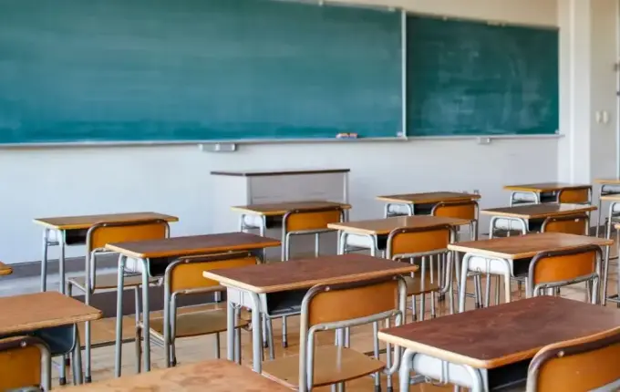 Professoras flagradas fumando em escola de Joaçaba são afastadas do trabalho