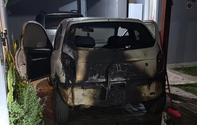 Polícia suspeita de incêndio criminoso em veículo em Dionísio Cerqueira