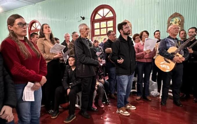 Romaria de Nossa Senhora Aparecida reúne fiéis em Marmeleiro
