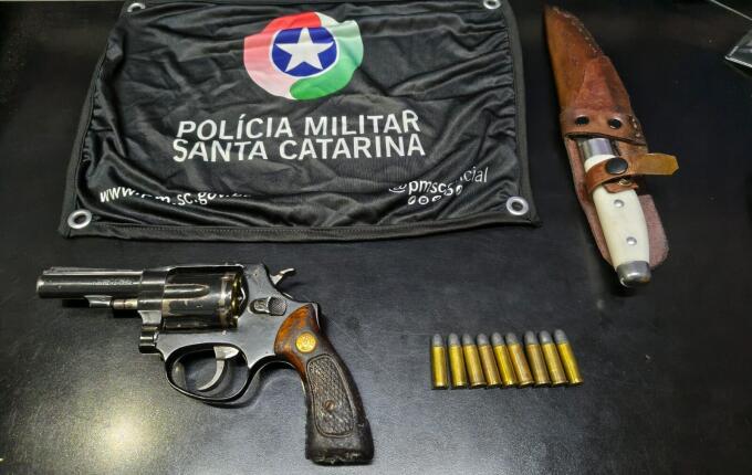 Homem acusado de ameaçar ex-companheira com revólver em Dionísio Cerqueira é preso em Campo Erê