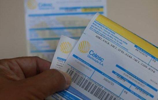 Pesquisa aponta que conta de luz no Brasil é mais cara que em outros 77 países