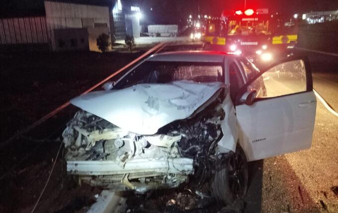 Colisão contra poste deixa mulher ferida na BR-282 em Maravilha
