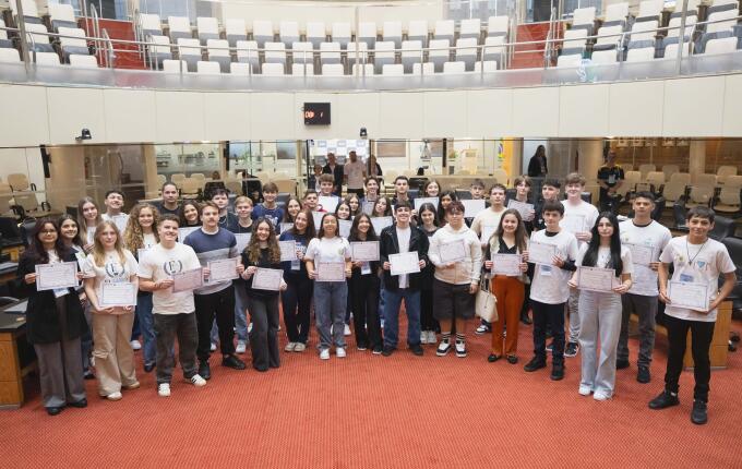 Estudantes de Belmonte vivem experiência parlamentar na Alesc durante o Parlamento Jovem