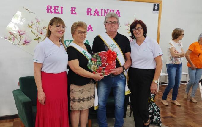 Baile reúne terceira idade e define novo Rei e Rainha Vovô de São José do Cedro