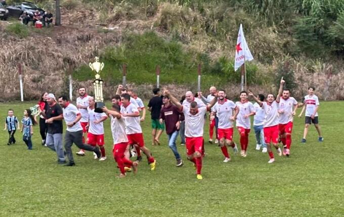 Estrela Vermelha vence Barriga Verde e conquista título municipal aspirante em Bandeirante