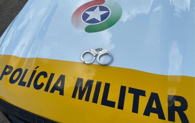 Estrangeiro com mandado de prisão é detido pela PMR em São Lourenço do Oeste