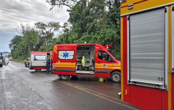 Motociclista fica ferido em colisão com caminhão na BR-282, em Maravilha