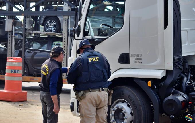 Operação na PRF identifica transporte irregular de mercadorias na BR-163