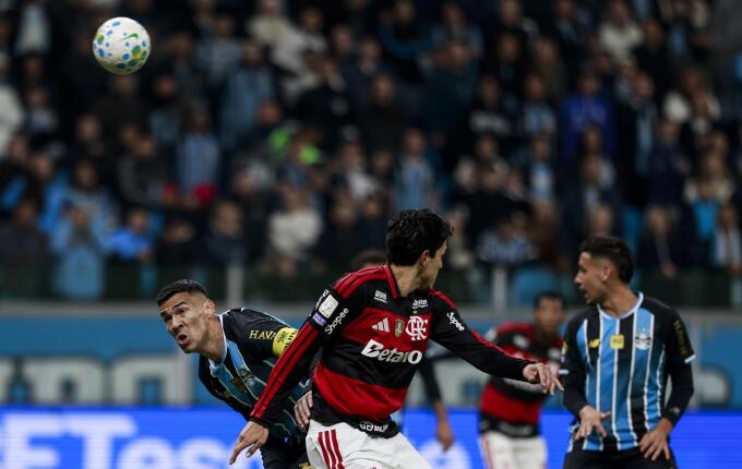 Dominado pelo Flamengo, Grêmio perde e entra no Z-4 do Brasileirão
