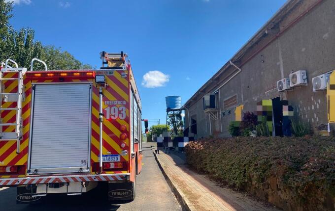 Bombeiros atendem princípio de incêndio em barracão em Maravilha