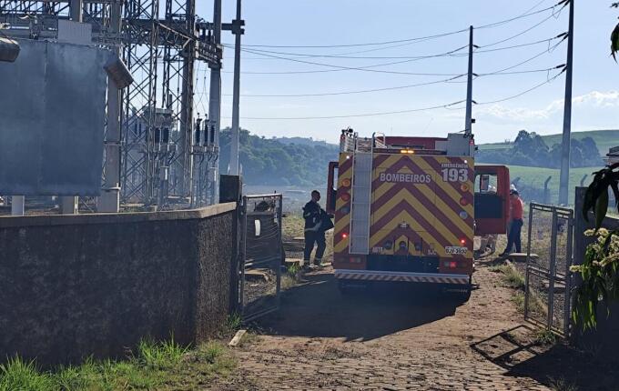 Cabo de alta tensão cai, provoca incêndio e deixa São José do Cedro sem energia