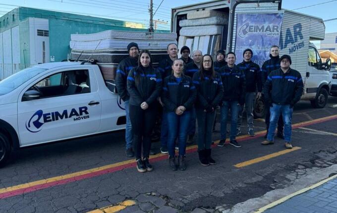 Campanha da Reimar Móveis entrega 18 colchões a famílias de São Miguel do Oeste