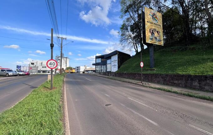 Oito lombadas eletrônicas voltam a ser instaladas na Avenida Willy Barth, em São Miguel do Oeste