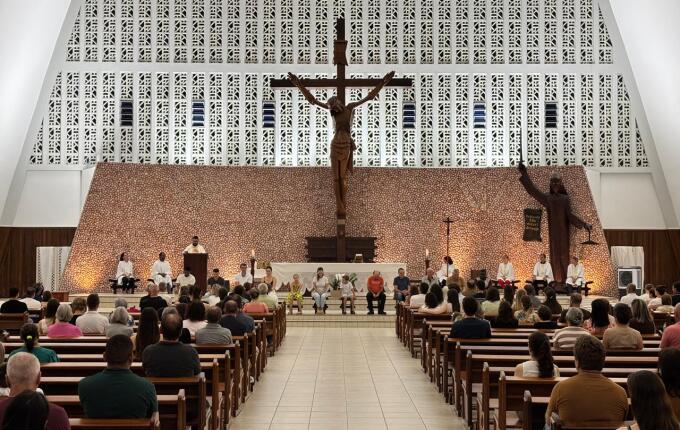 Missa de Lava-Pés abre celebrações do Tríduo Pascal em São Miguel do Oeste