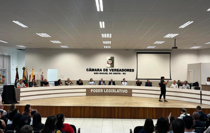 Jovens parlamentares são diplomados e elegem Mesa Diretora em São Miguel do Oeste