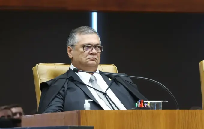 Dino proíbe aposentadoria compulsória como maior punição a magistrados