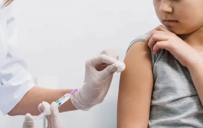 Ministério da Saúde prorroga vacinação contra HPV para jovens até o fim de 2026