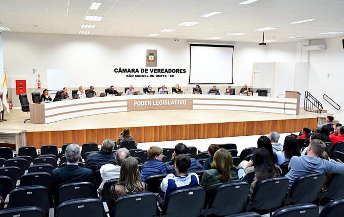 Câmara arquiva projeto que queria limitar viagens e cursos de vereadores em SMO