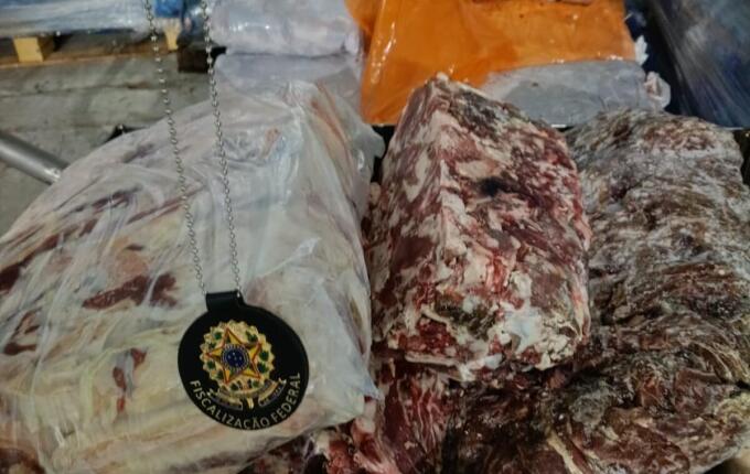 Operação fecha frigorífico por suspeita de carne adulterada no Oeste