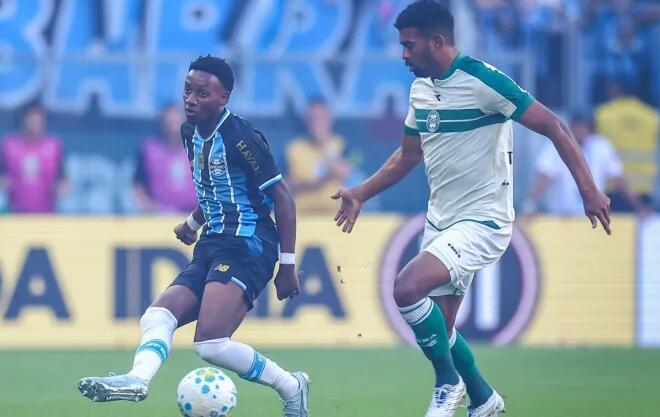 Grêmio aproveita expulsão e vence o Coritiba com gol de Gabriel Mec