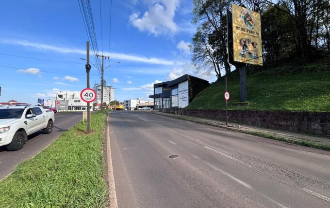 Oito lombadas eletrônicas voltam a ser instaladas na Avenida Willy Barth, em São Miguel do Oeste