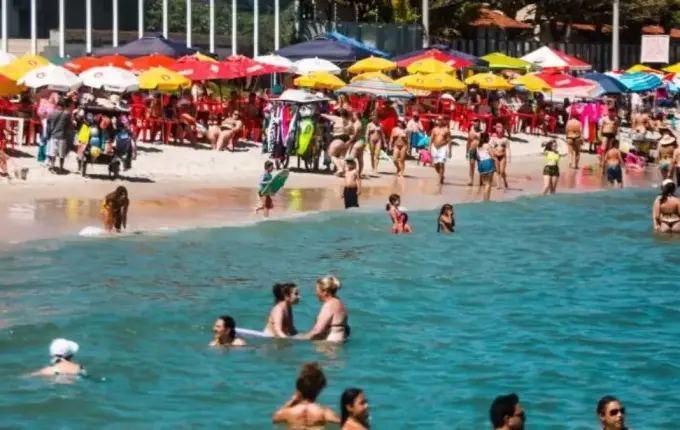 Mais de 190 pontos em praias estão próprios para banho em SC