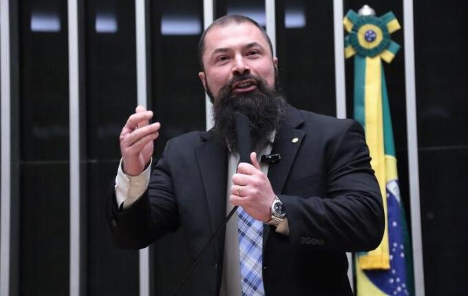 Comissão da Câmara aprova projeto que permite usar FGTS para compra de armas