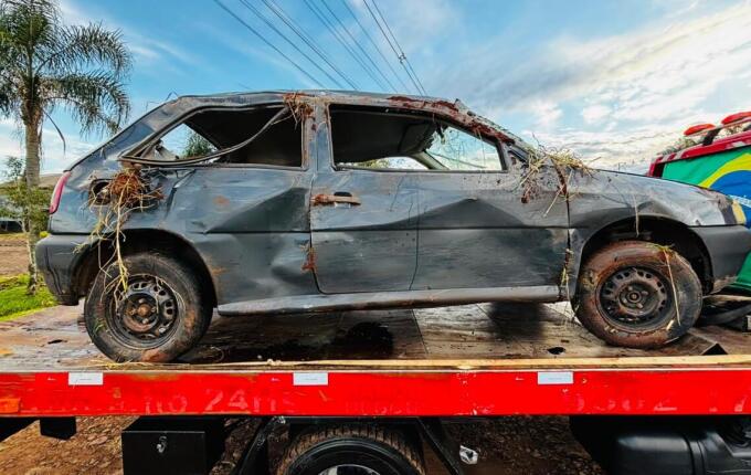 Carro capota na SC-163 e deixa seis pessoas feridas em SMO