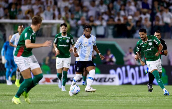 Grêmio perde para o Palmeiras e sofre a quarta derrota fora de casa no Brasileirão