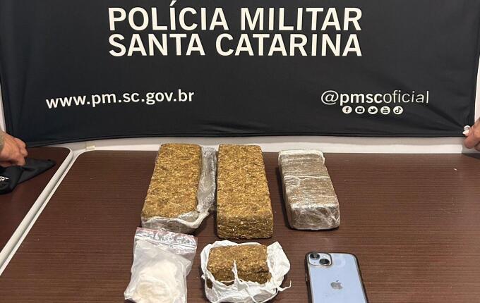 PM prende dois homens e apreende mais de 1,9 kg de drogas em Maravilha