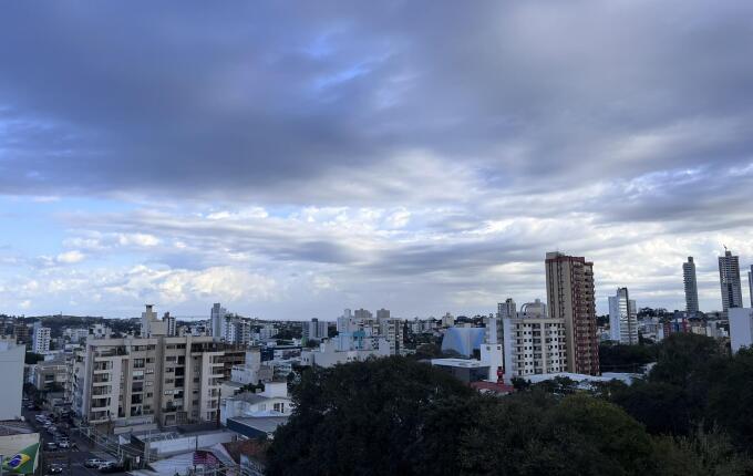 SC terá calor, temporais e chuva intensa até quinta-feira