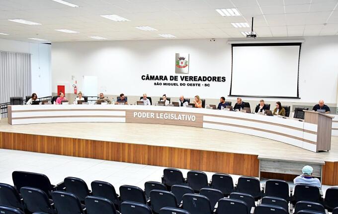 Câmara aprova LDO de 2027 e prevê até 6% de reajuste salarial para servidores em SMO