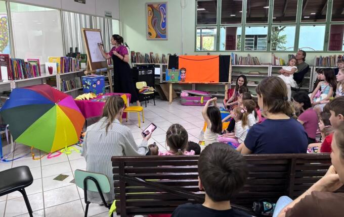 Biblioteca Municipal celebra 66 anos com contação de histórias para crianças em São Miguel do Oeste