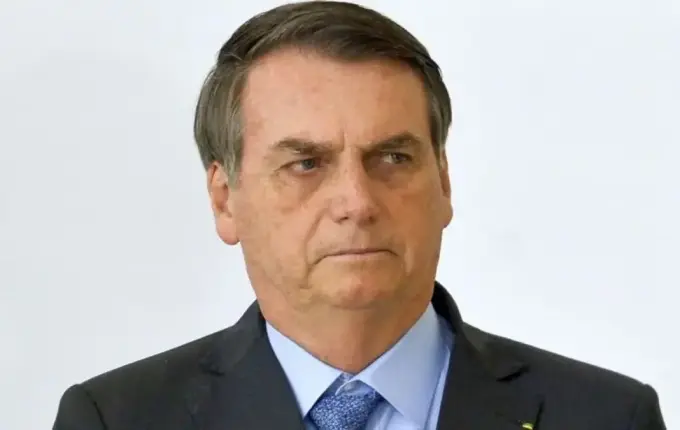 Carlos atualiza estado de saúde de Bolsonaro e revela ponto que mais preocupa médicos