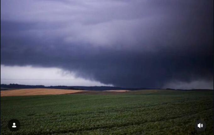 Possível tornado pode ter atingido Campo Erê durante temporal deste domingo
