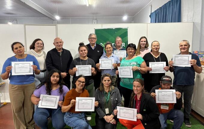 Guaraciaba entrega certificados de curso de Inclusão Digital Rural
