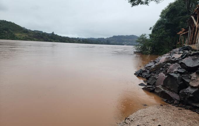 Cheia do Rio Uruguai gera alerta para travessia entre Itapiranga e Barra do Guarita