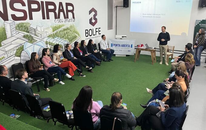 Programa Porta Aberta promove workshop sobre liderança acolhedora para empresas em São Miguel do Oeste