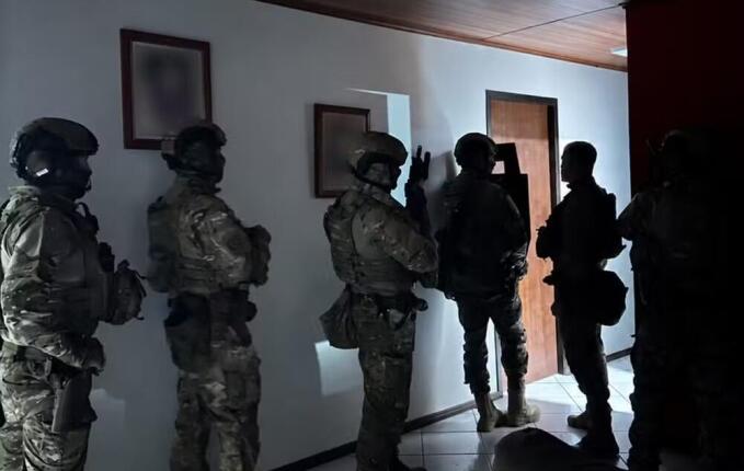 BOPE resgata menina de 4 anos mantida em cárcere privado pelo pai em Barra Velha