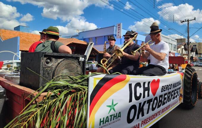 Desfile da Oktoberfest terá mais de 50 entidades neste sábado em Itapiranga