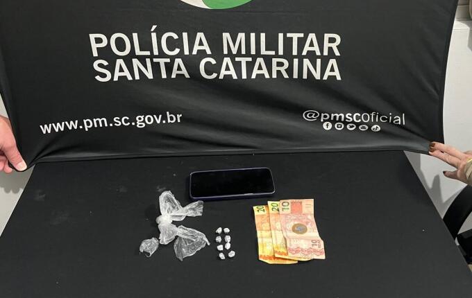 PM prende mulher por tráfico de drogas no interior de SMO