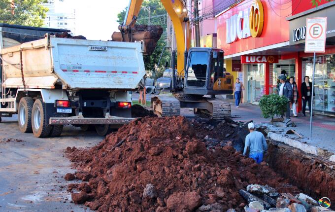 Obra na Rua Santos Dumont busca evitar alagamentos no Centro de São Miguel do Oeste