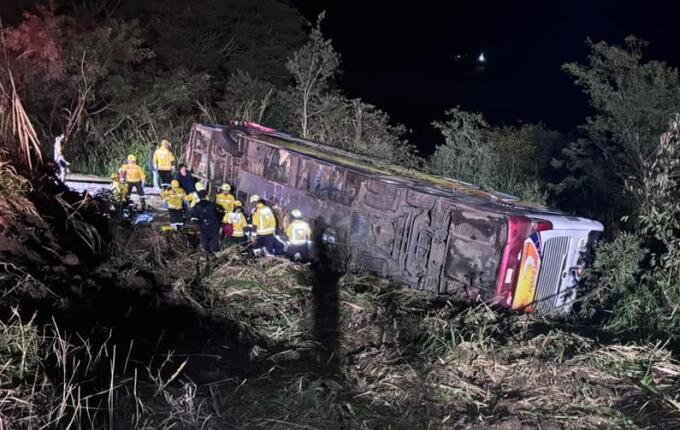 Um dia depois: tudo o que aconteceu no acidente com ônibus na SC-492