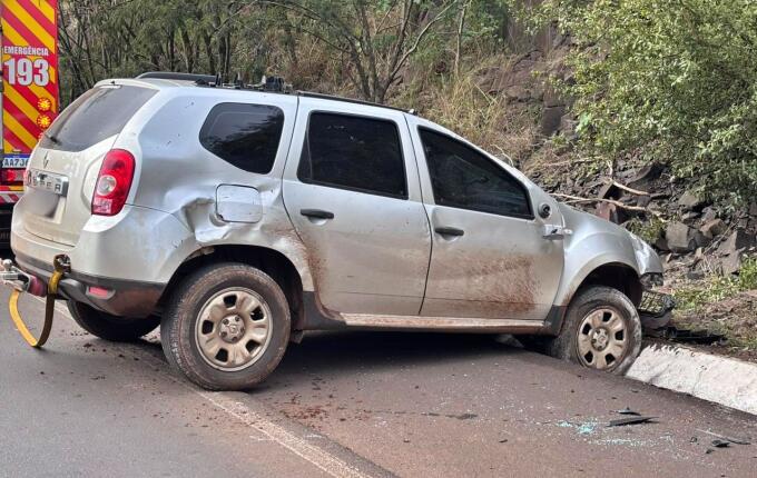 Motorista fica ferido em saída de pista na BR-282