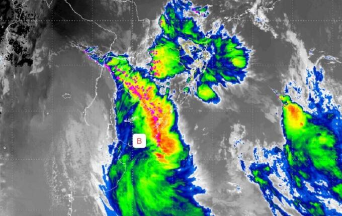 Ciclone fica sobre o oceano, mas SC terá temporais e ventos acima de 100 km/h