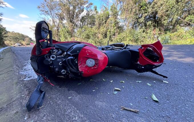 Motociclista de Maravilha morre após saída de pista na BR-282, em São Miguel do Oeste