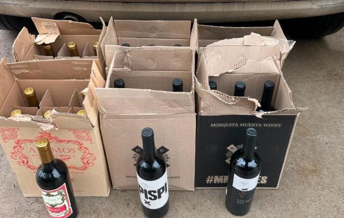Polícia apreende seis caixas de vinho contrabandeadas no interior de Guaraciaba