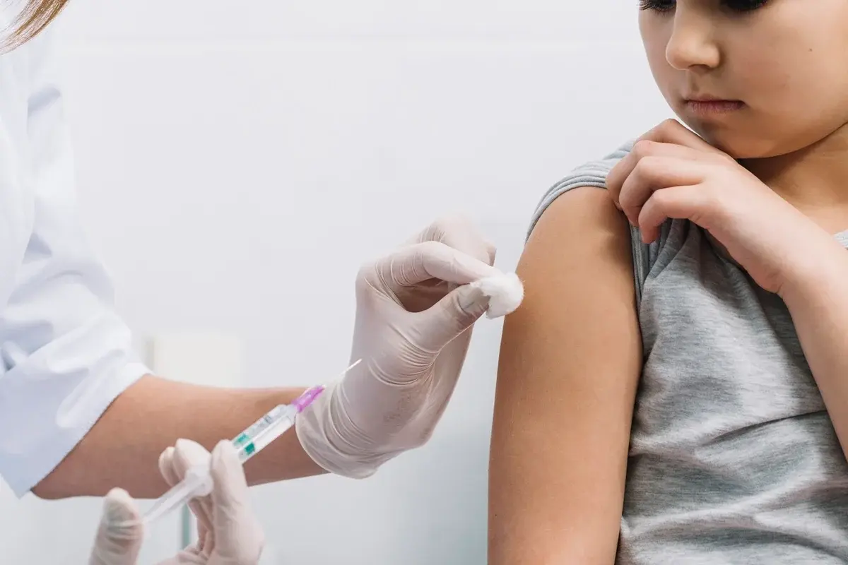 Ministério da Saúde prorroga vacinação contra HPV para jovens até o fim de 2026