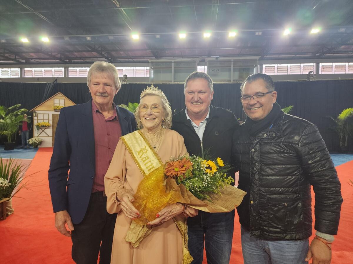 Rainha de Porto Novo é de São João do Oeste; Joana e Ivo Bruno Wolfart são Opa e Oma