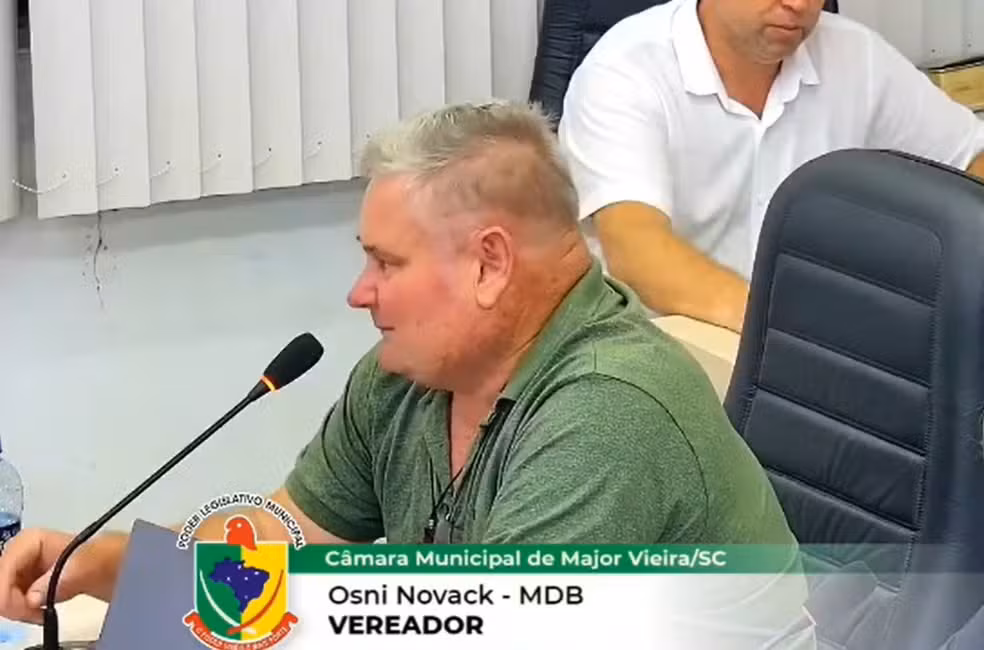 Vereador em SC defende morte de cães soltos e diz que alguém tem que fazer um 'servicinho' durante sessão